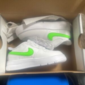 Air Force 1s Easy on